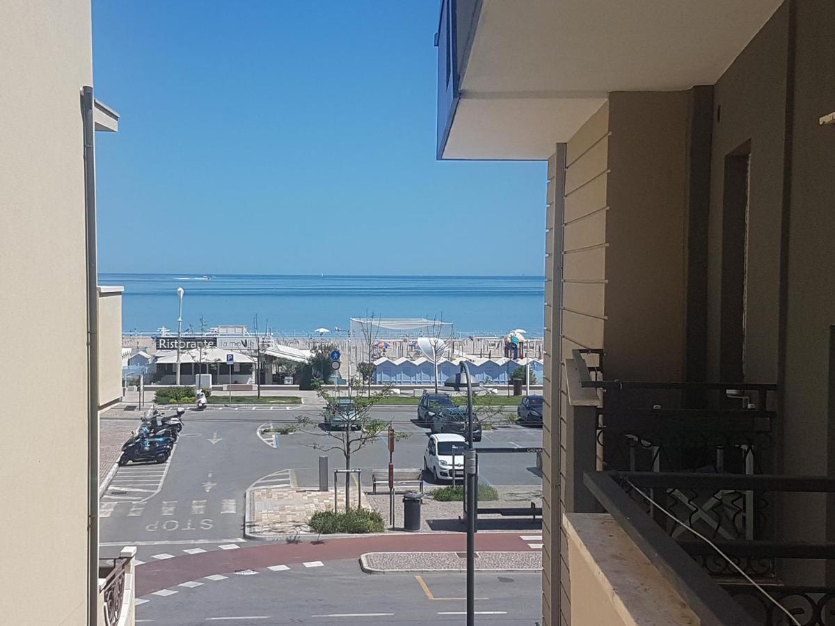 Hotel Sorriso - Molto Piu Di Una Stella Riccione Eksteriør bilde
