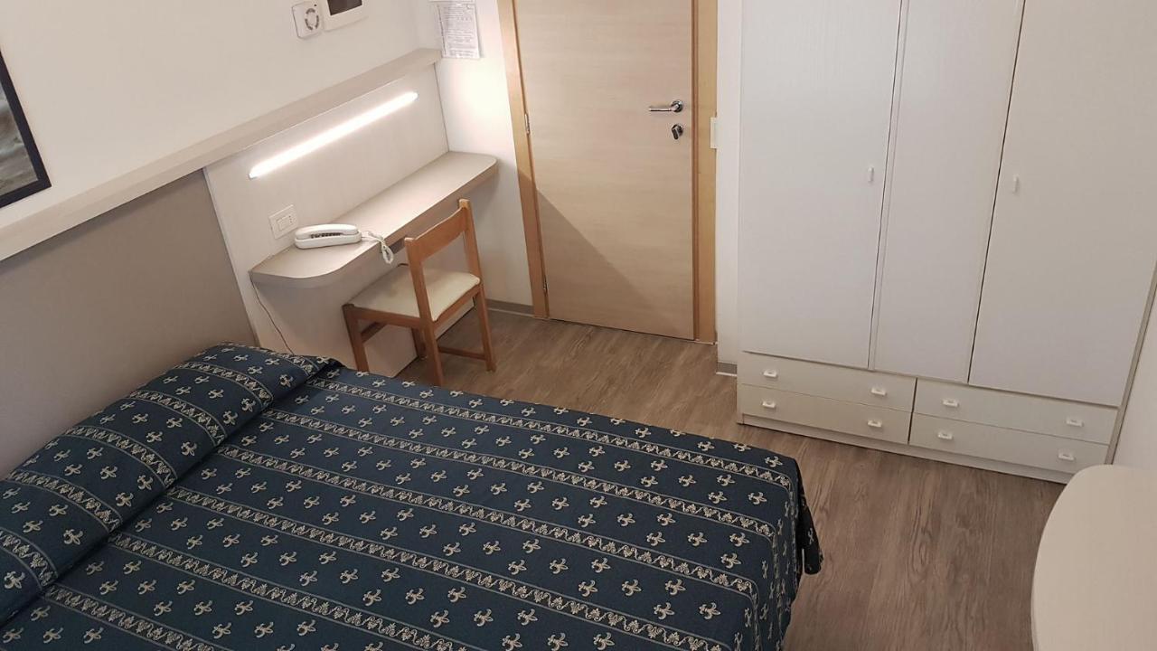 Hotel Sorriso - Molto Piu Di Una Stella Riccione Eksteriør bilde