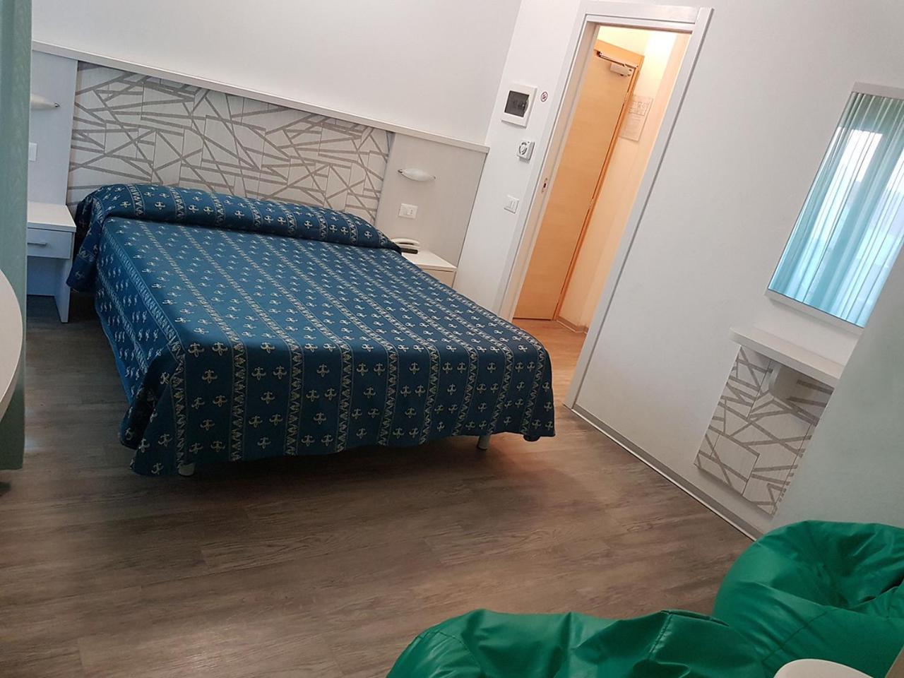 Hotel Sorriso - Molto Piu Di Una Stella Riccione Eksteriør bilde