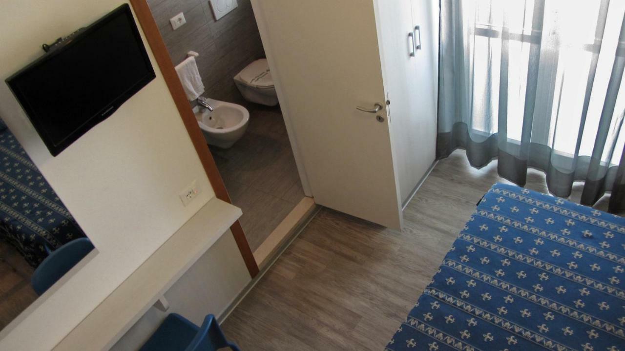 Hotel Sorriso - Molto Piu Di Una Stella Riccione Eksteriør bilde