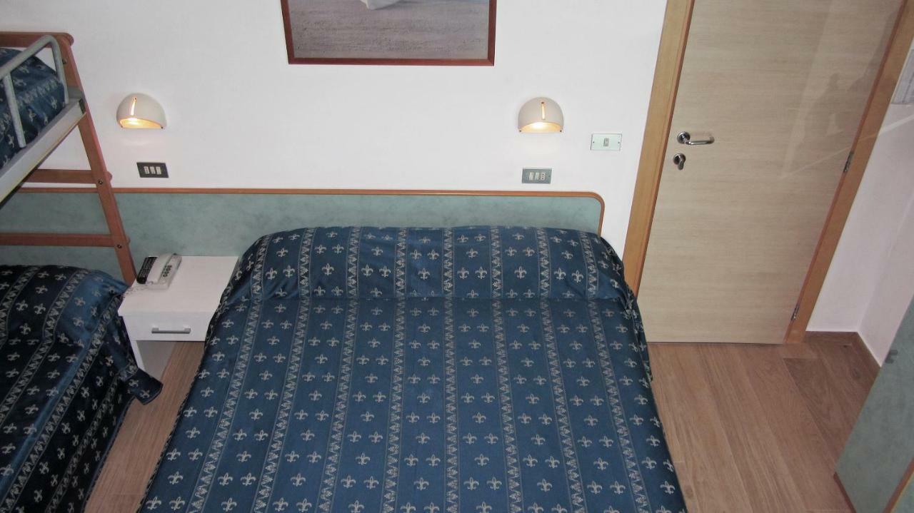 Hotel Sorriso - Molto Piu Di Una Stella Riccione Eksteriør bilde