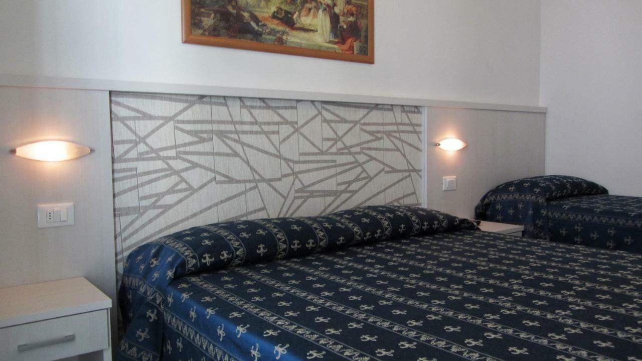 Hotel Sorriso - Molto Piu Di Una Stella Riccione Eksteriør bilde